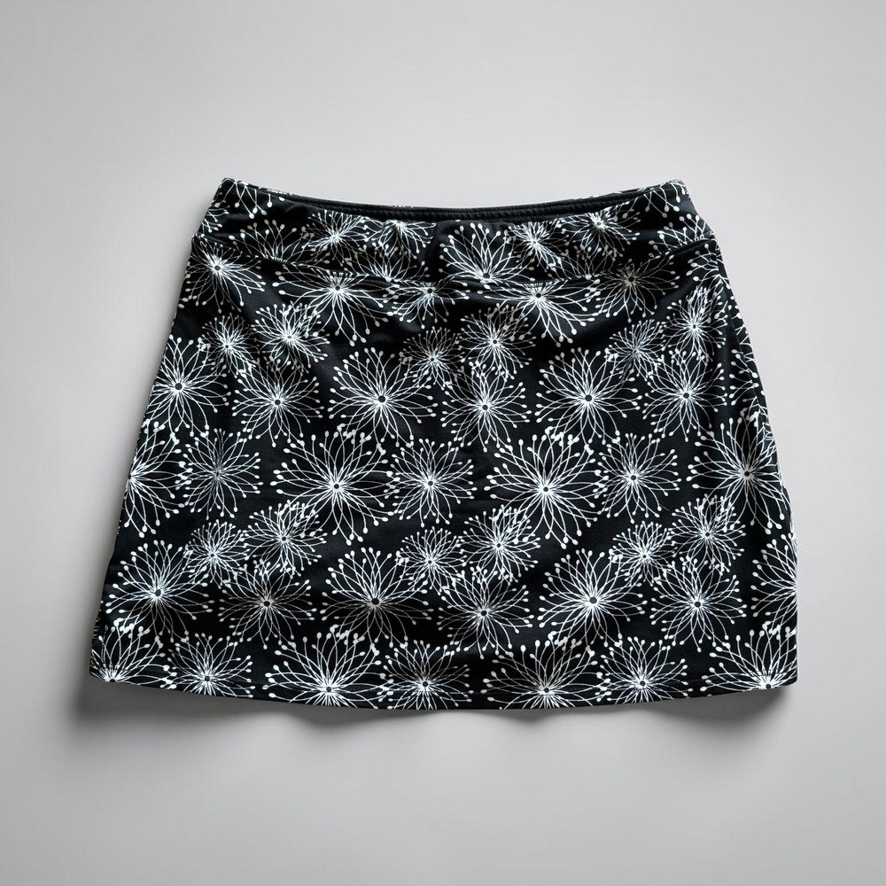Tranquility Black White Pom Pom Lightweight Skort Women's Size Medium Golf